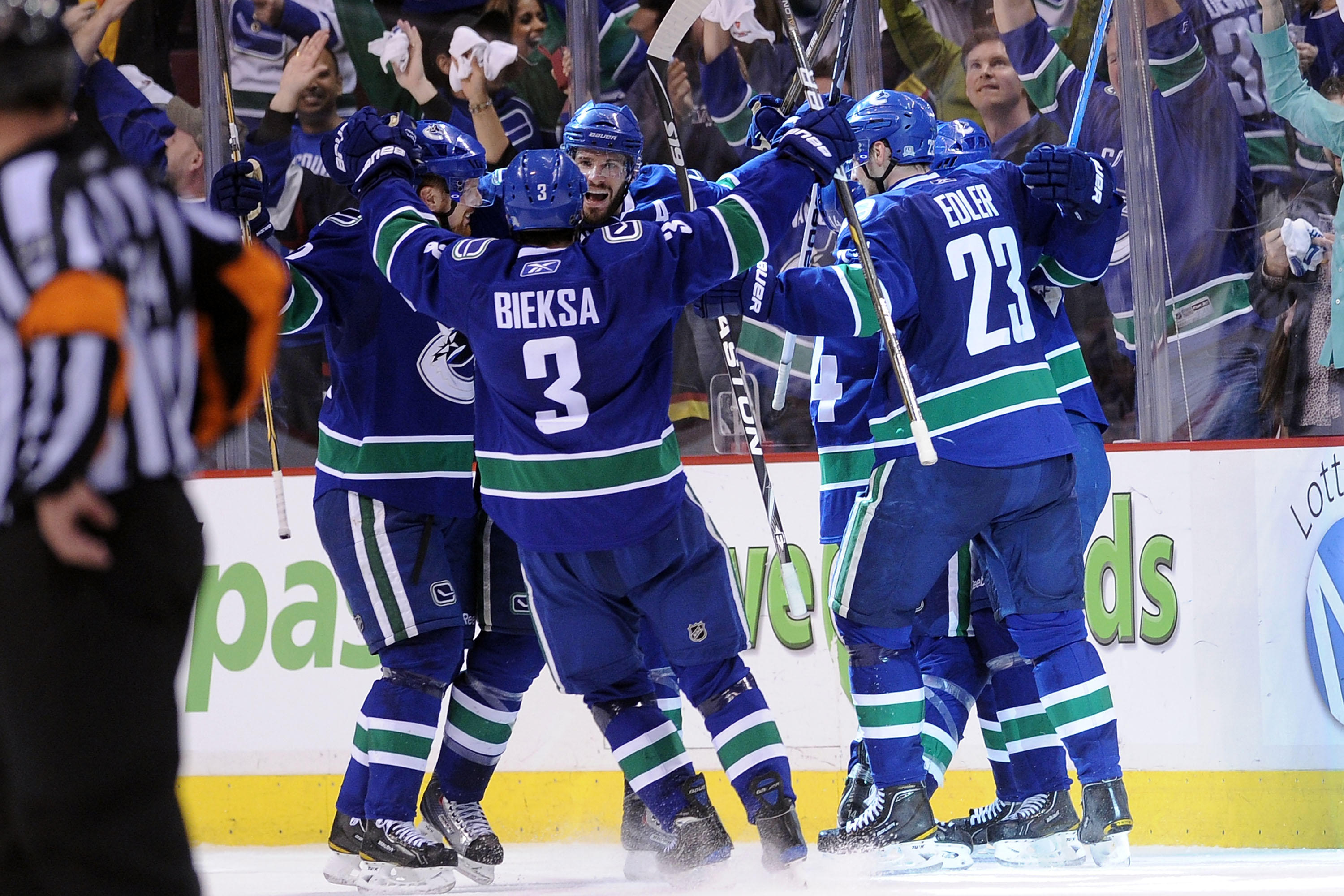 Bieksa's Ugly Goal Looks Pretty As Canucks Head To Stanley Cup Final ...