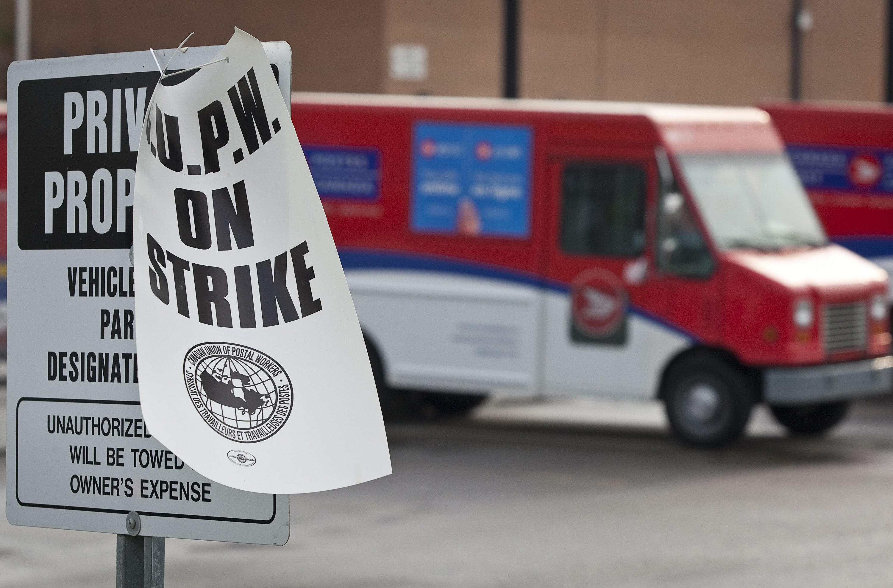 canada-post-to-reduce-mail-deliveries-union-to-strike-in-13-communities