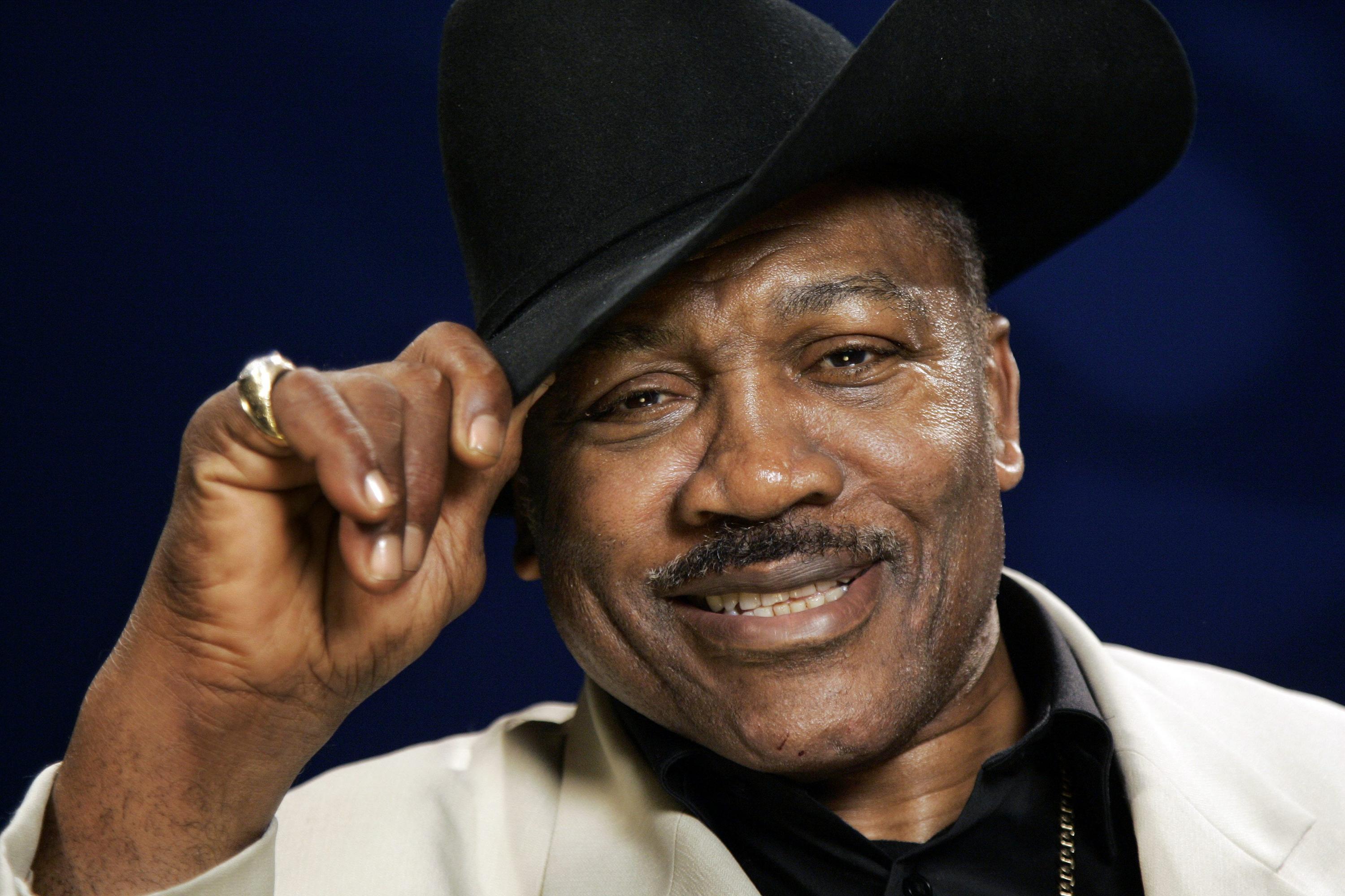 Joe Frazier dies after fight with liver cancer