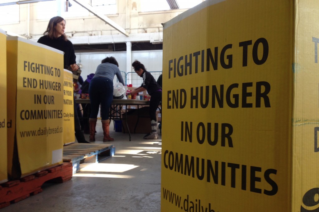 Ontario food banks handing out less food per visit due to skyrocketing demand