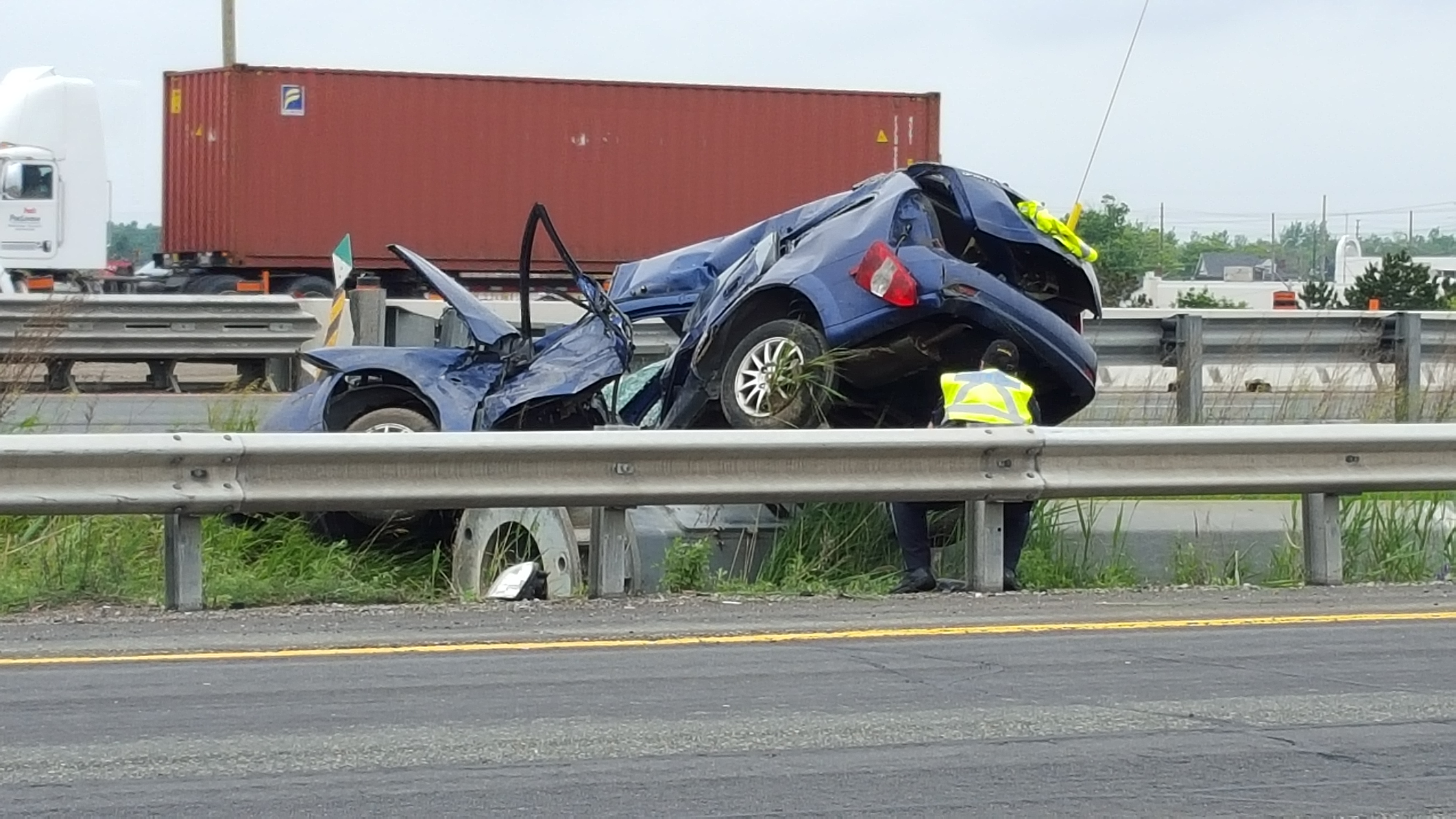 Woman suffers lifethreatening injuries in crash on Highway 427