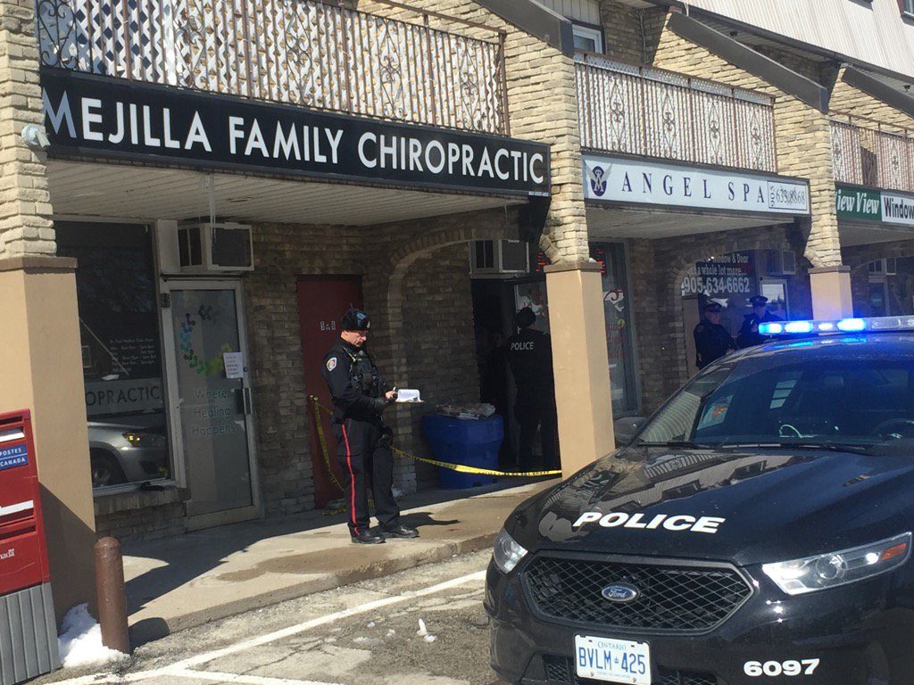 Police outside a chiropractic clinic in Burlington where a double shooting took place, March 16, 2017. CITYNEWS/Shauna Hunt