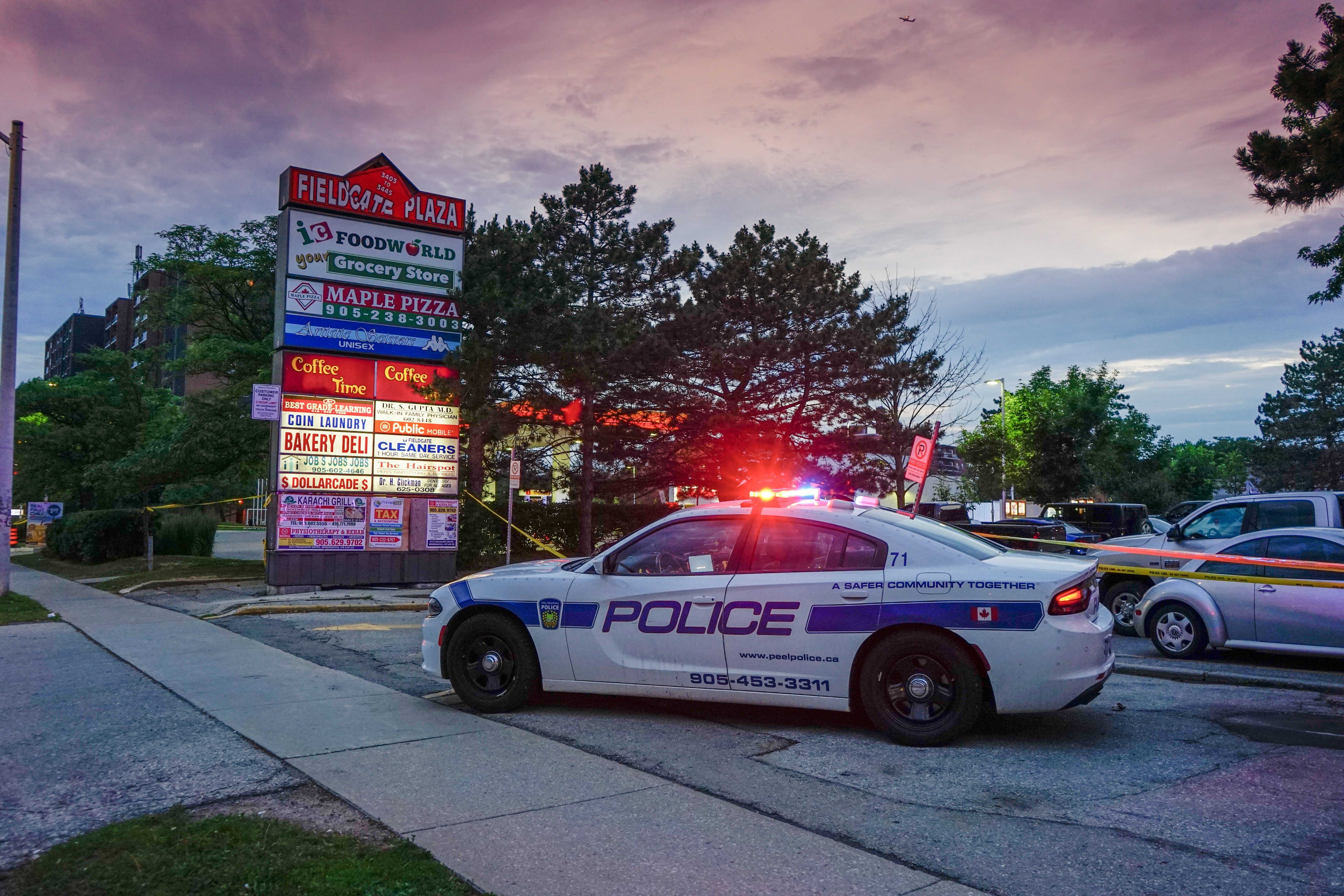 Two men stabbed and two suspects arrested at Fieldgate Dr. and Bloor St. in Mississauga on June 22, 2017. CITYNEWS/Dave Misener 