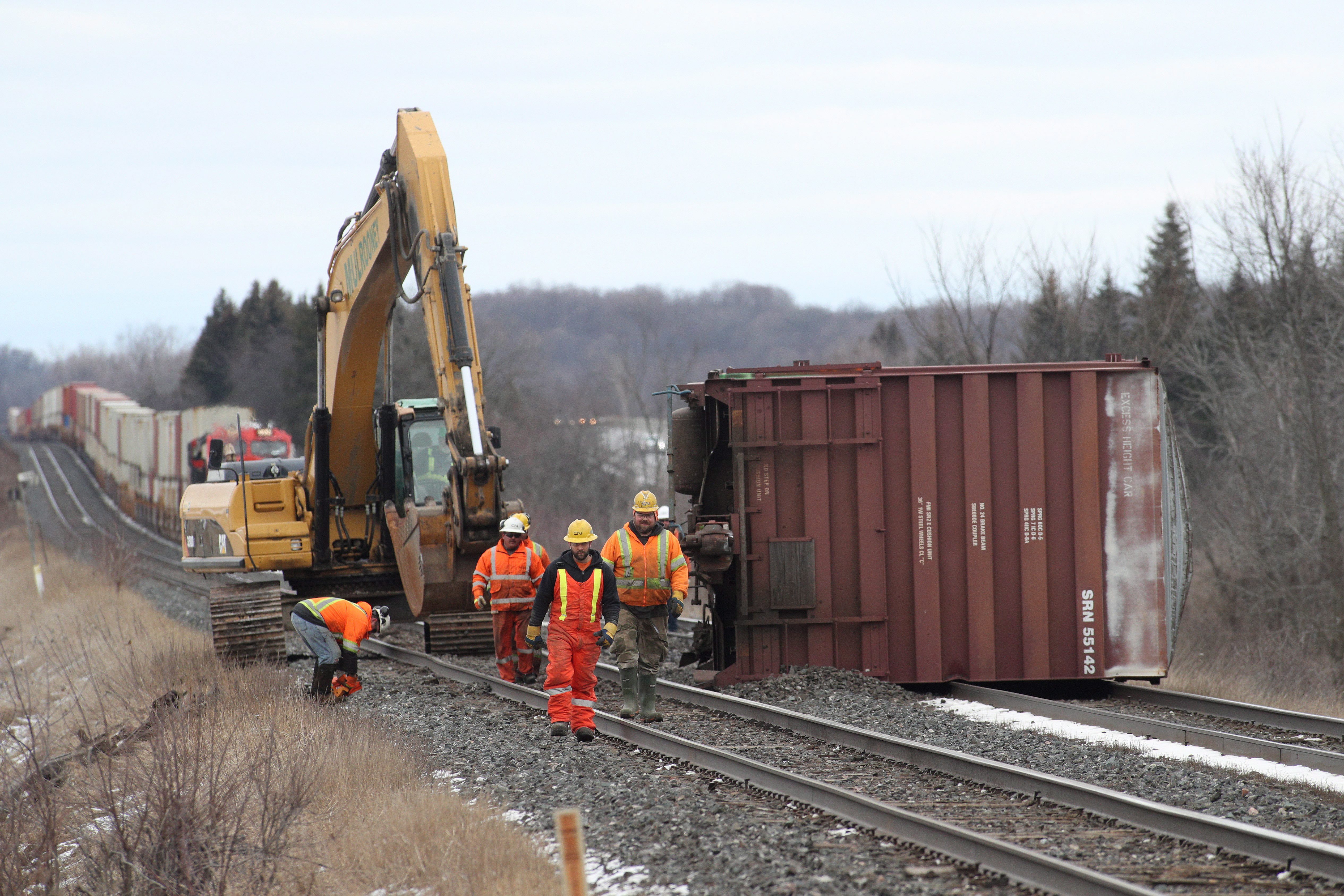 VIA Rail passengers stranded after freight train derails near Kingston