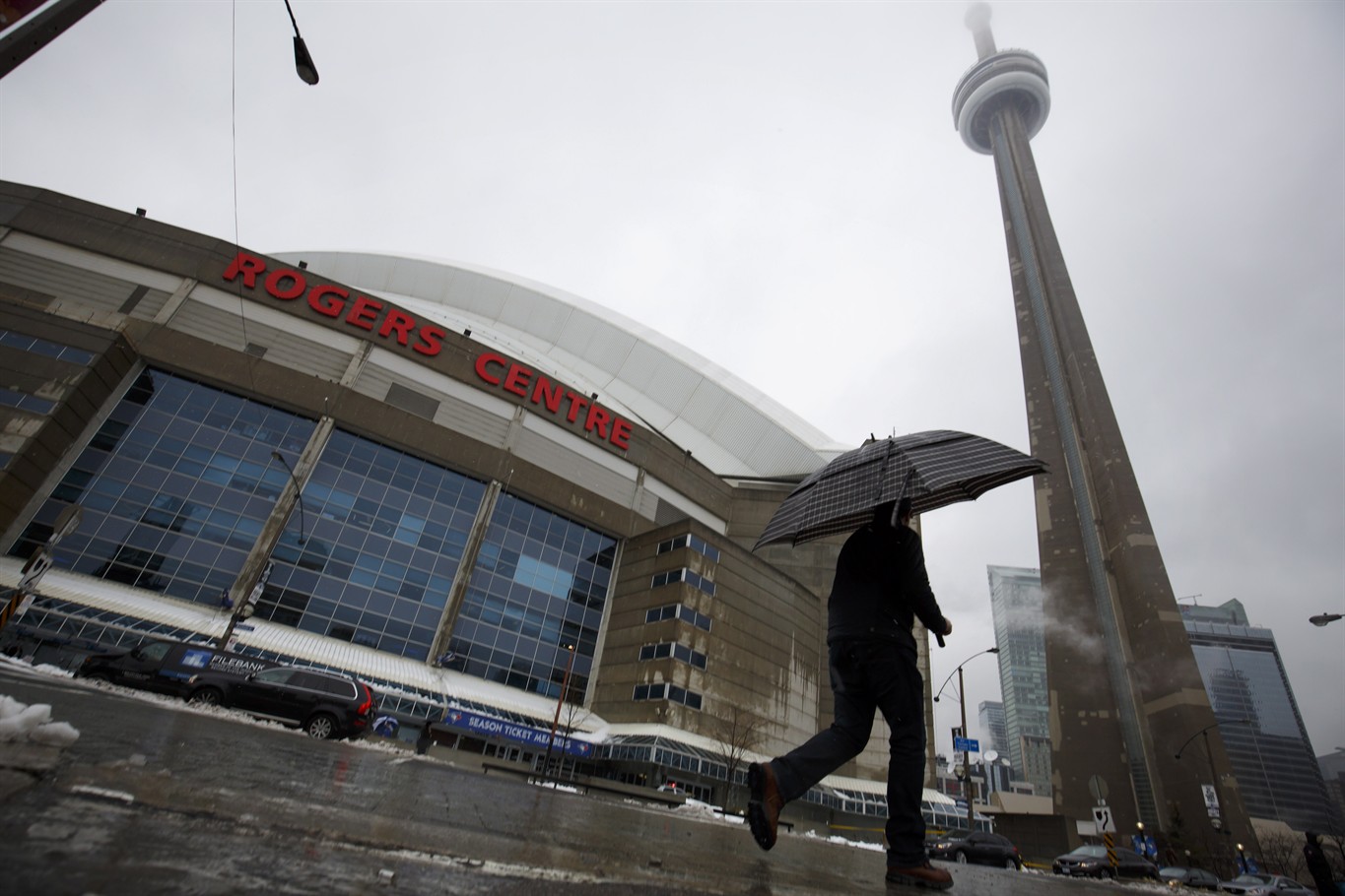 CN Tower, surrounding buildings closed due to concerns of ...