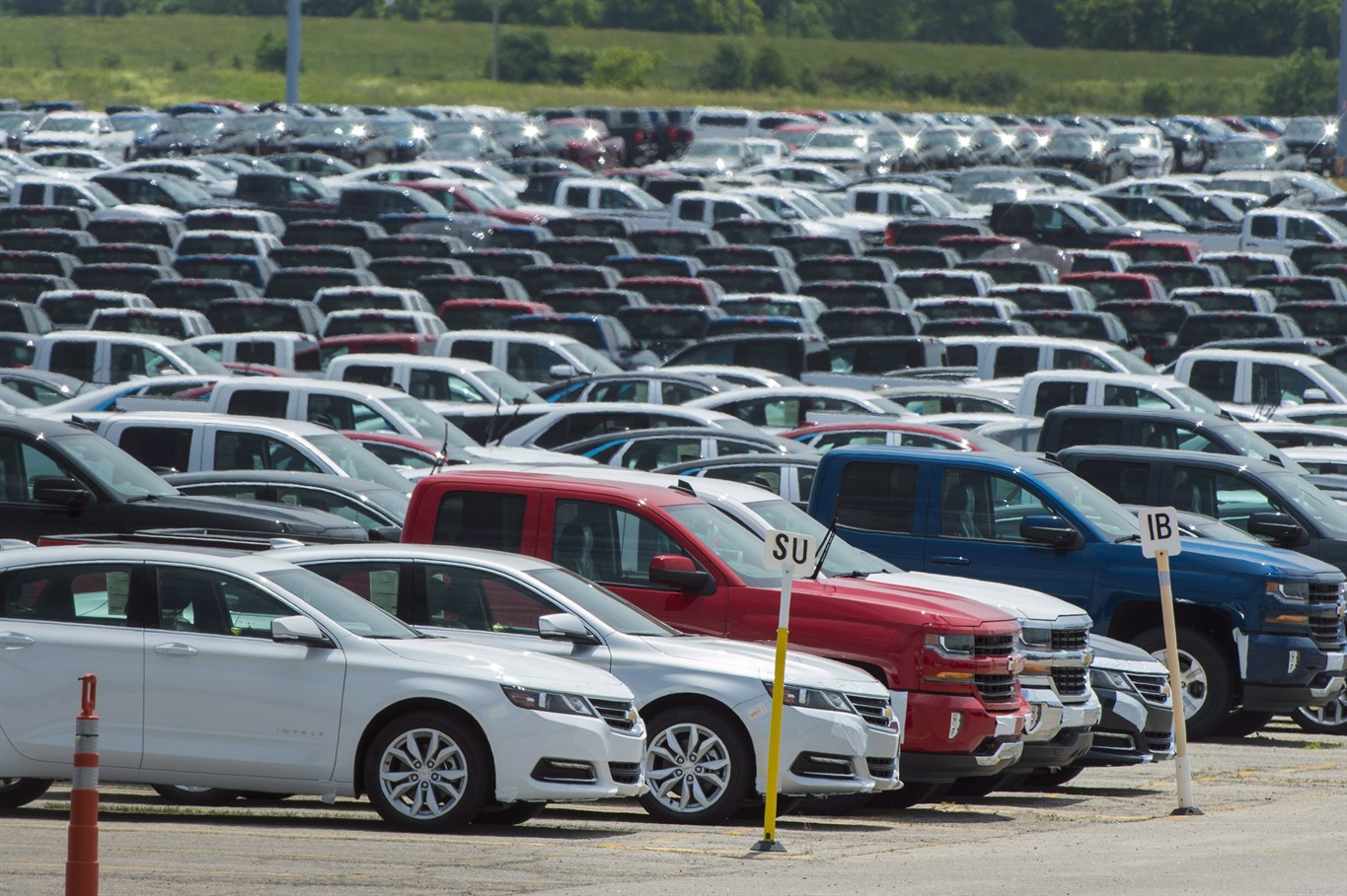 Auto car sales. Легковые автомобили за рубежом. Машины из за границы. Японские машины Канада. Скупают машины на границах.