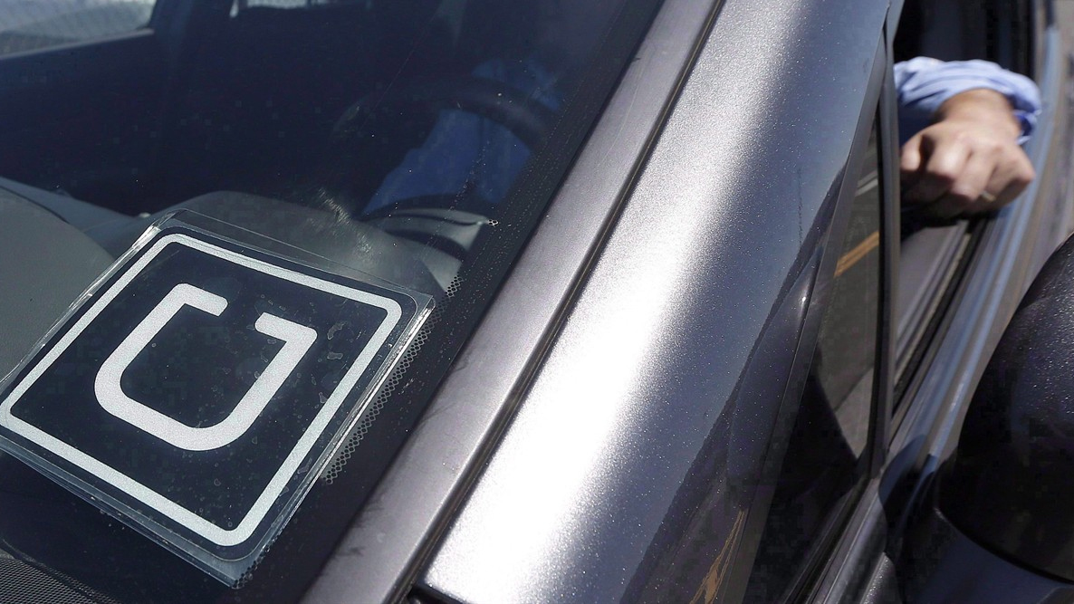 Hundreds of Uber drivers join union to demand better working conditions