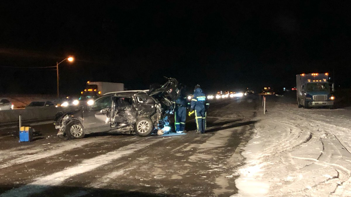 Serious crash closes Hwy. 400 northbound at Teston Road