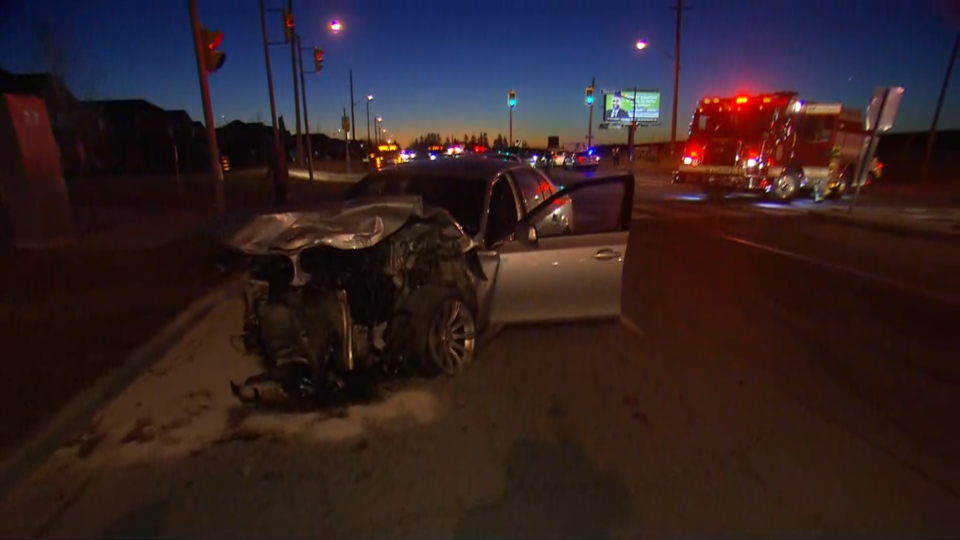 Driver flees on foot after 3-vehicle crash near Steeles and Markham