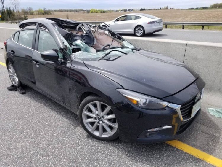 2 Injured After Wheel Flies Off Suv Hits Vehicle On Hwy 400