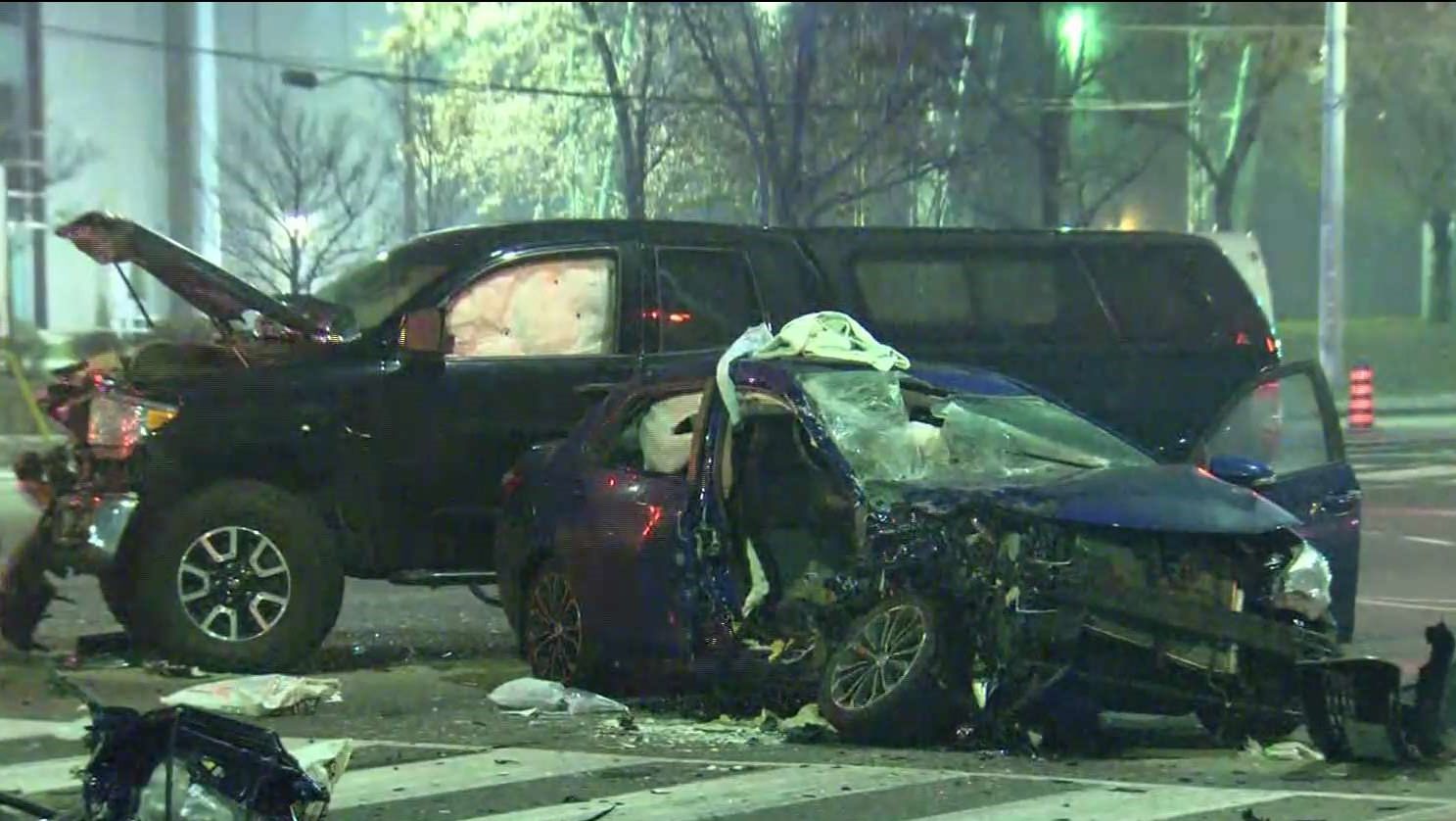 5 injured in crash at Mississauga Rd and Meadowvale Blvd