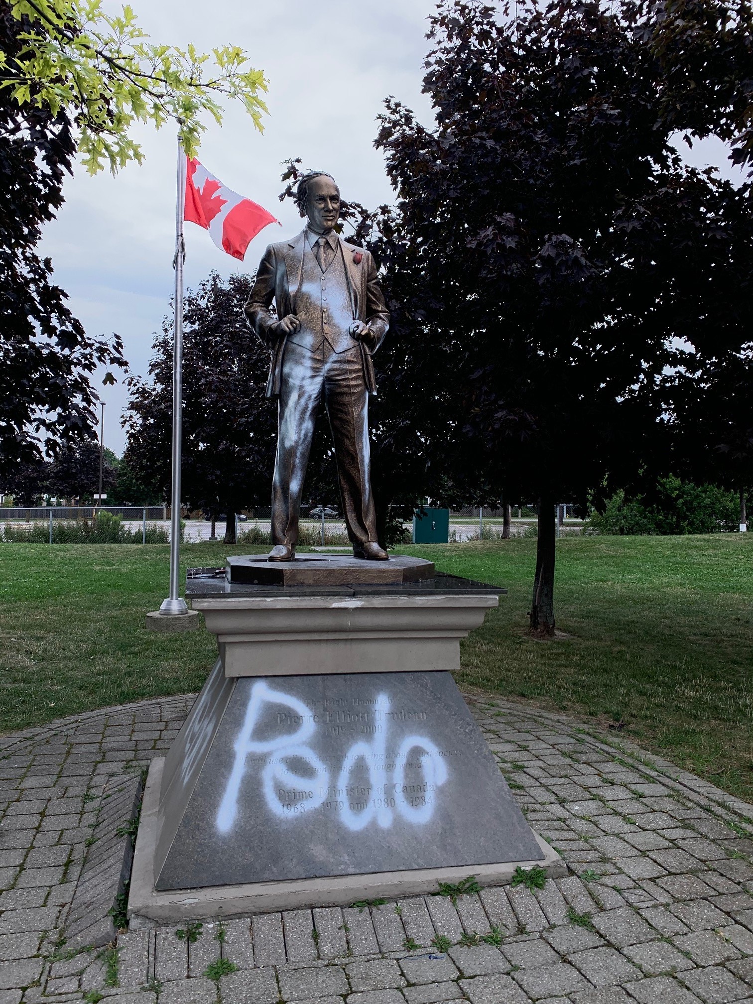 Pierre-Trudeau-statue-vadalism-August-16-1.jpeg.jpg