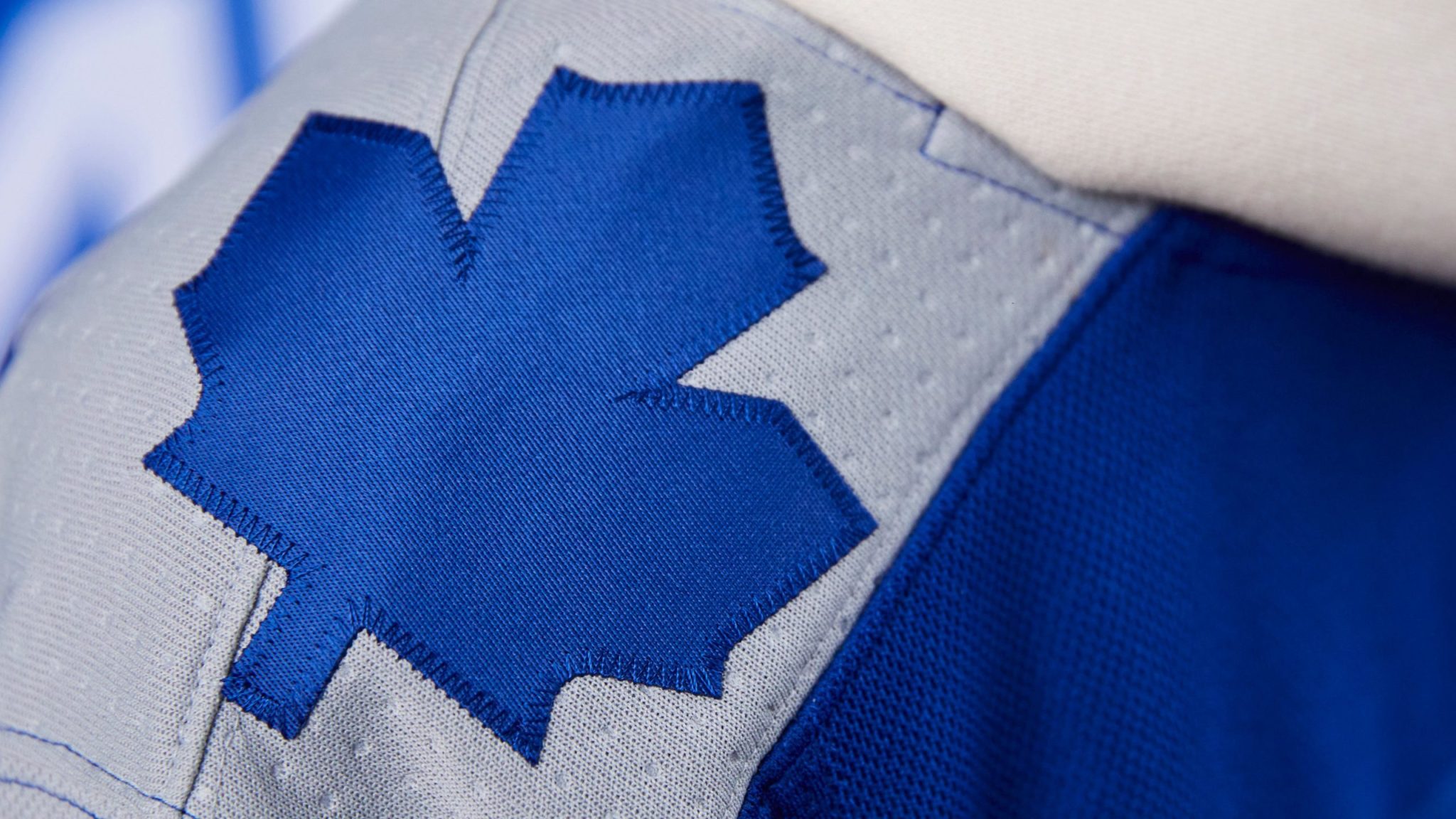 Leafs release new-look reverse retro jerseys for this season (PHOTOS)