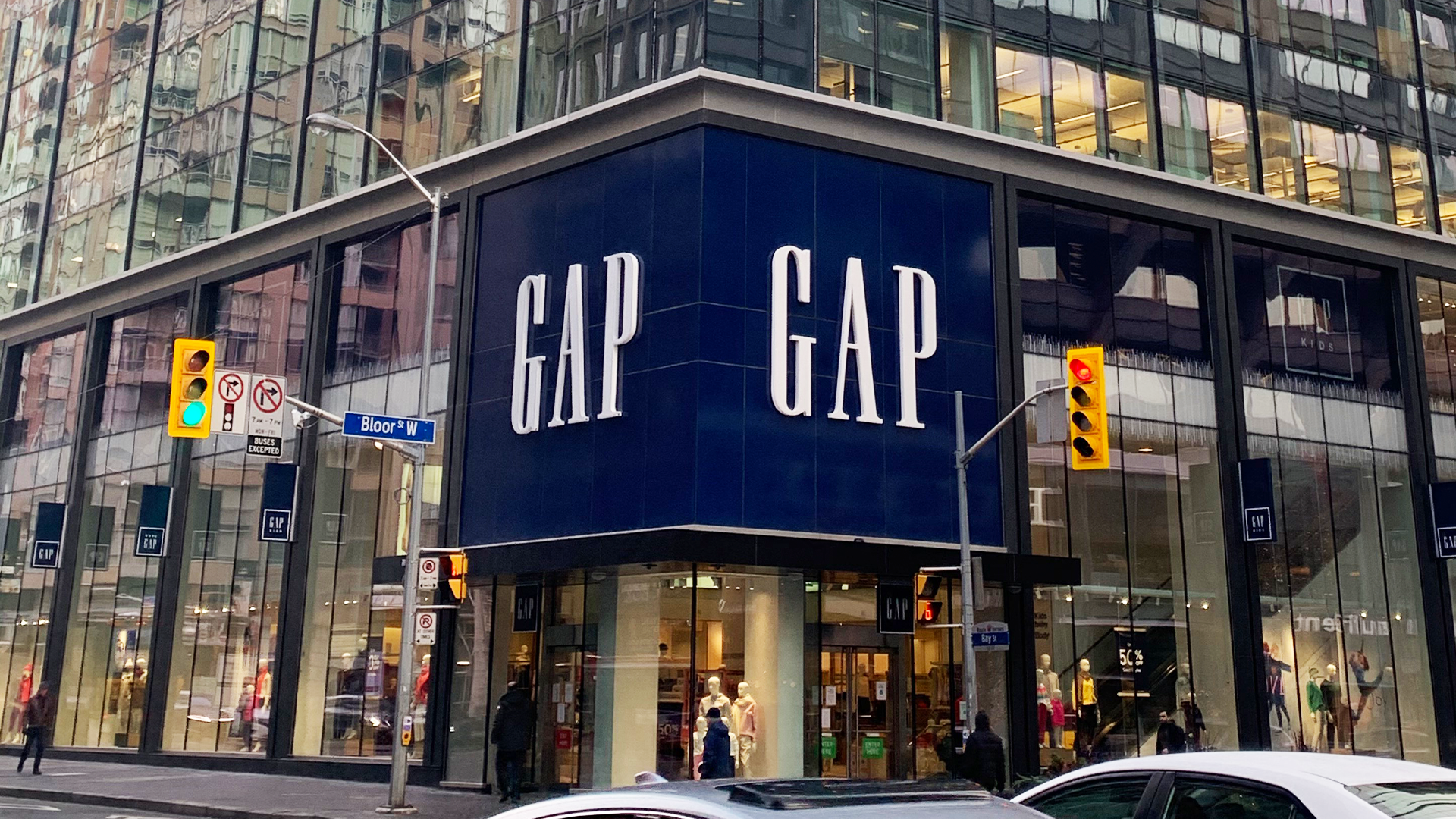 The Gap to close long-time Toronto flagship store in January
