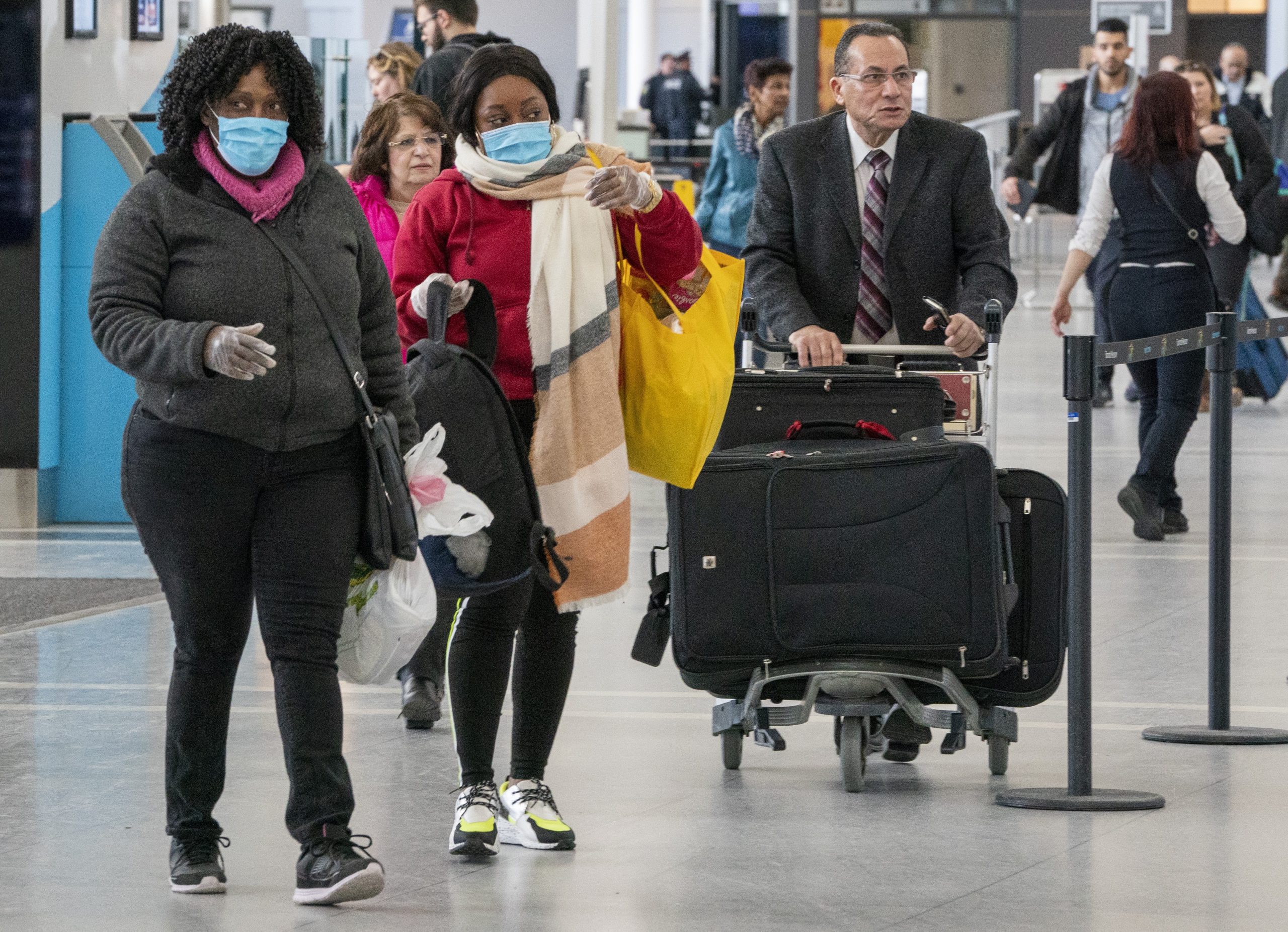 Passengers required to wear masks at Pearson Airport after provincial