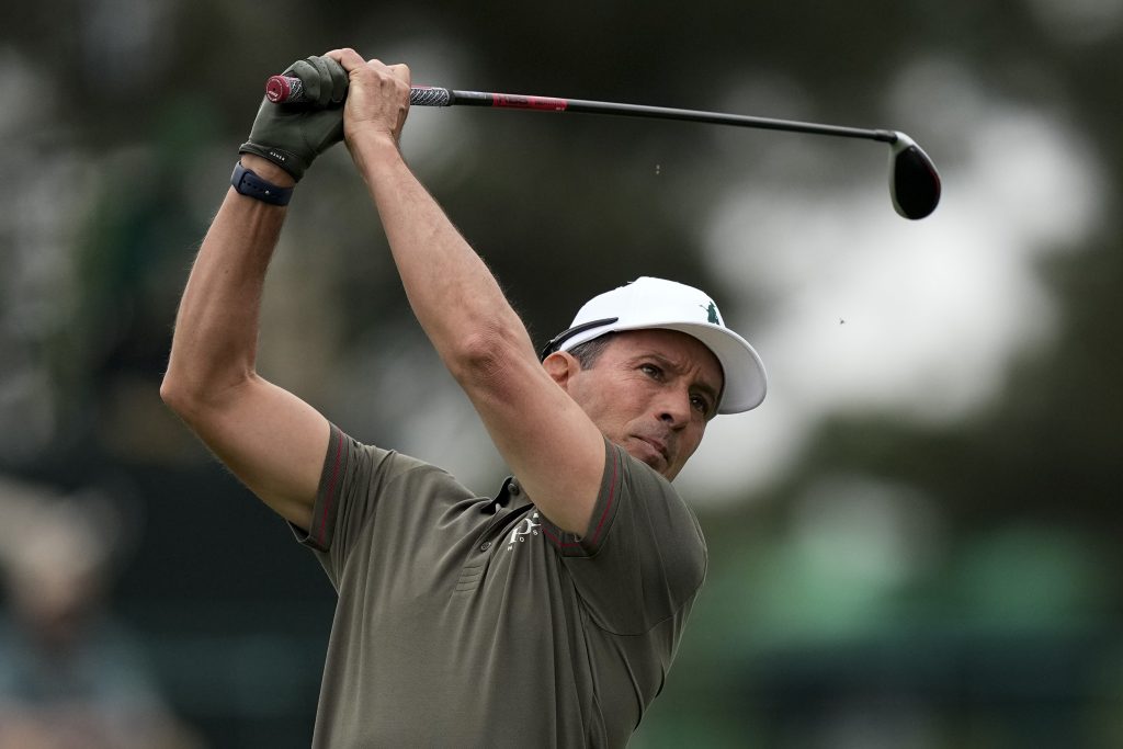 Mike Weir gana el primer evento de campeones del PGA Tour, el cuarto canadiense en ganar la gira senior
