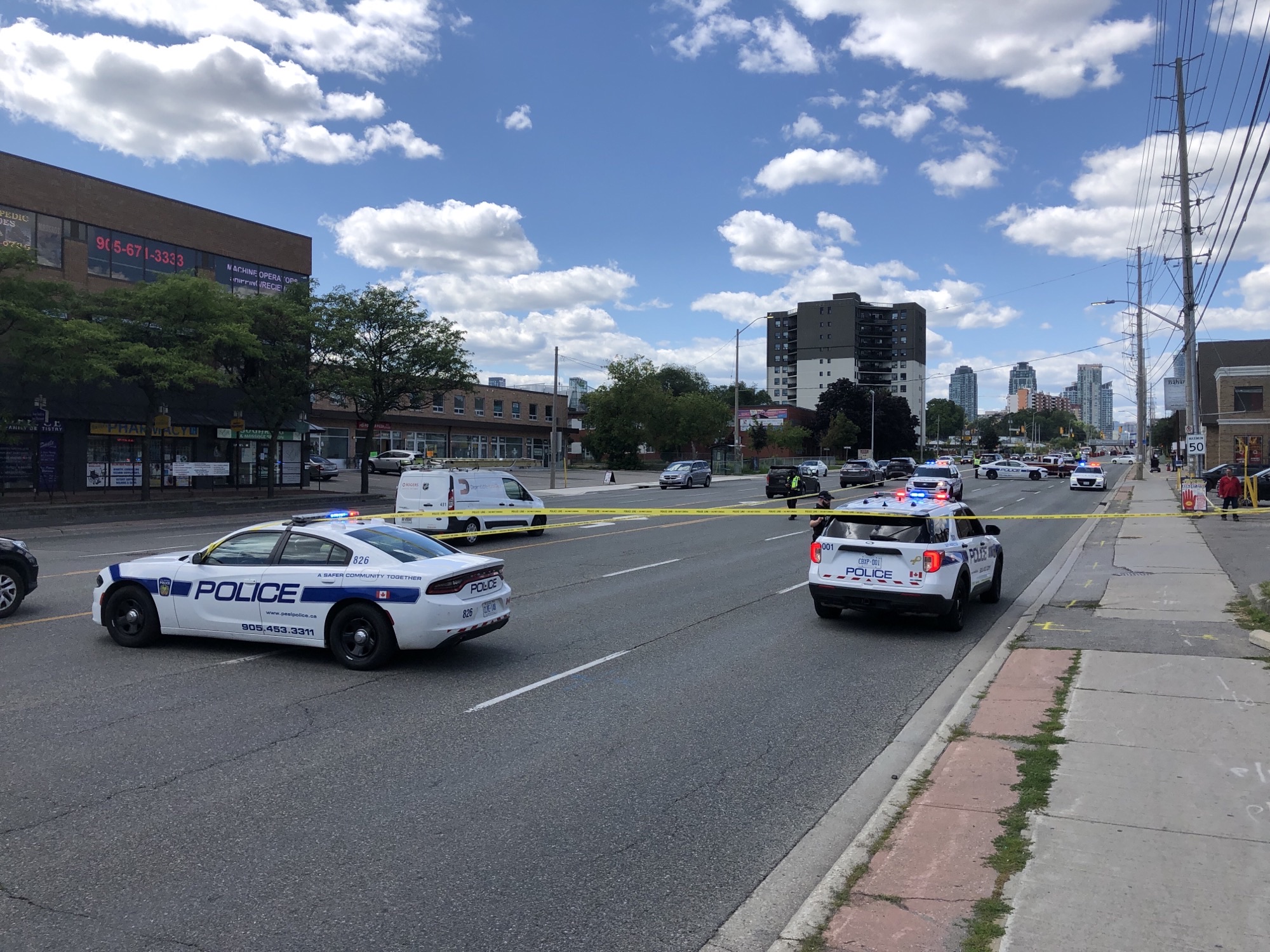 Person stabbed near Hurontario Street and Dundas in Mississauga, police say