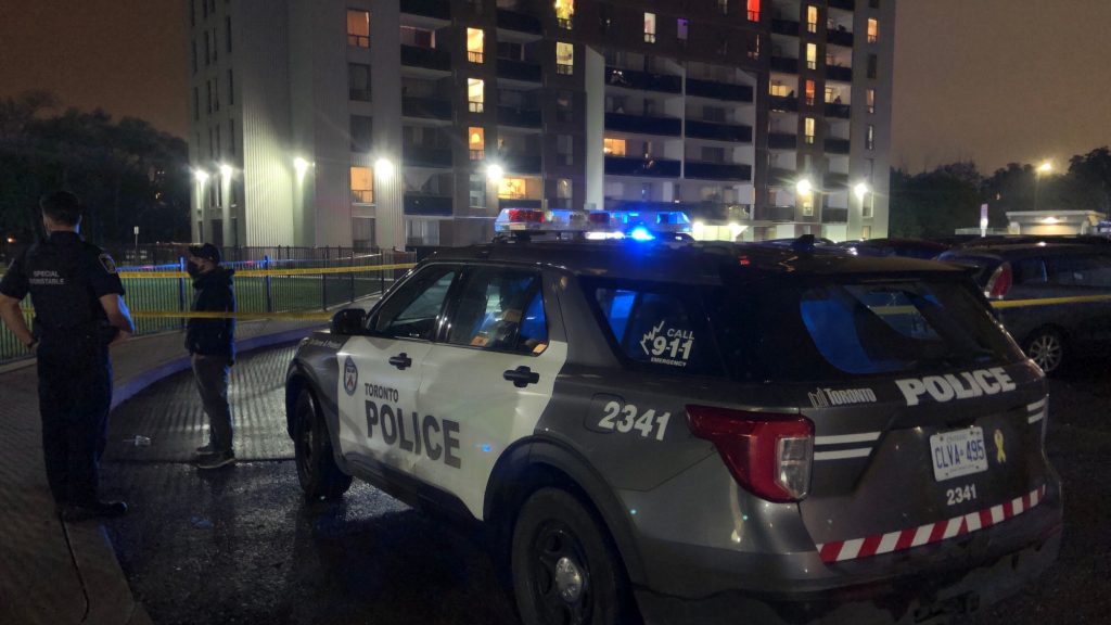 Toronto police investigate shooting in Etobicoke