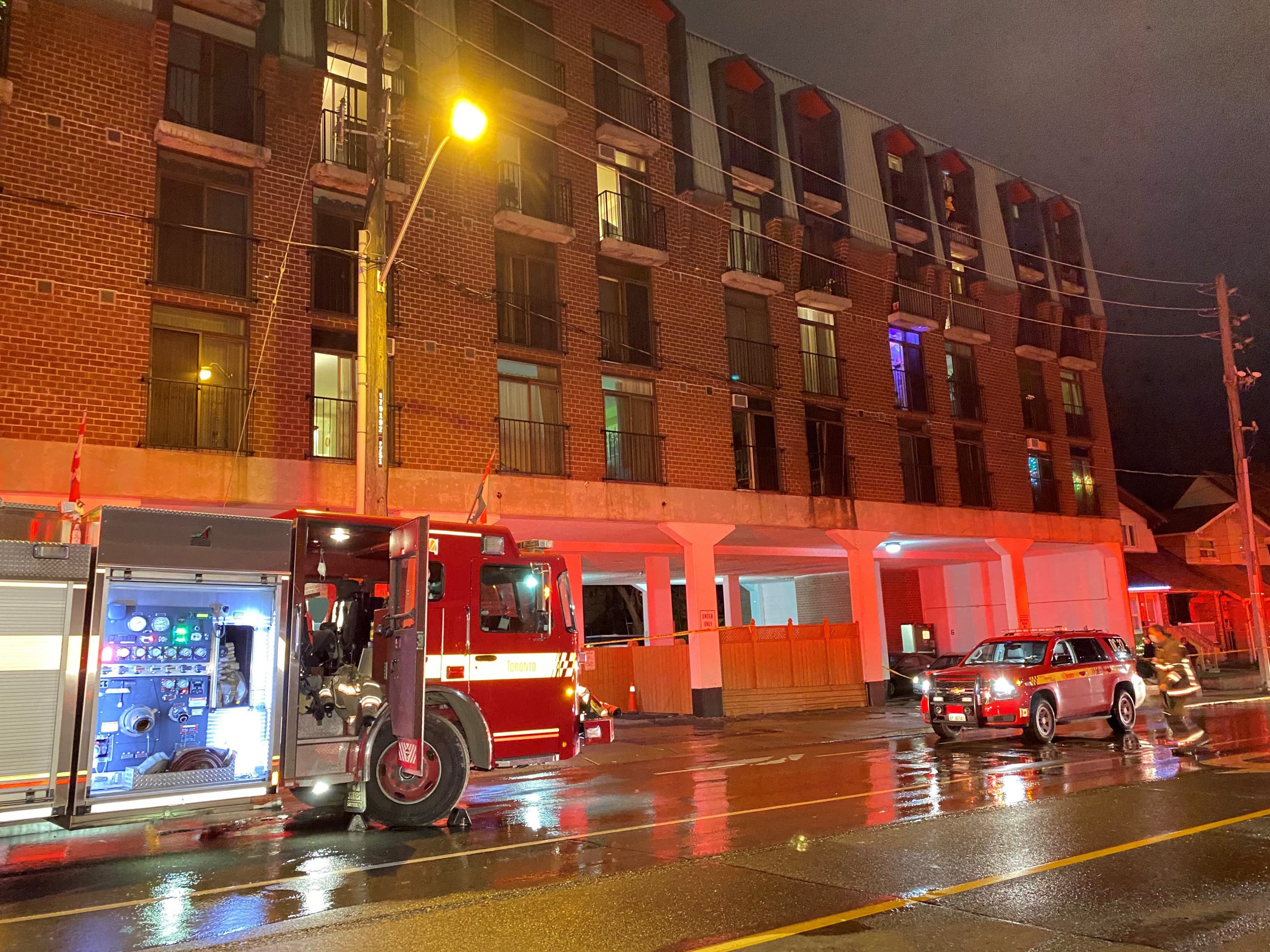 1 dead after east end apartment fire
