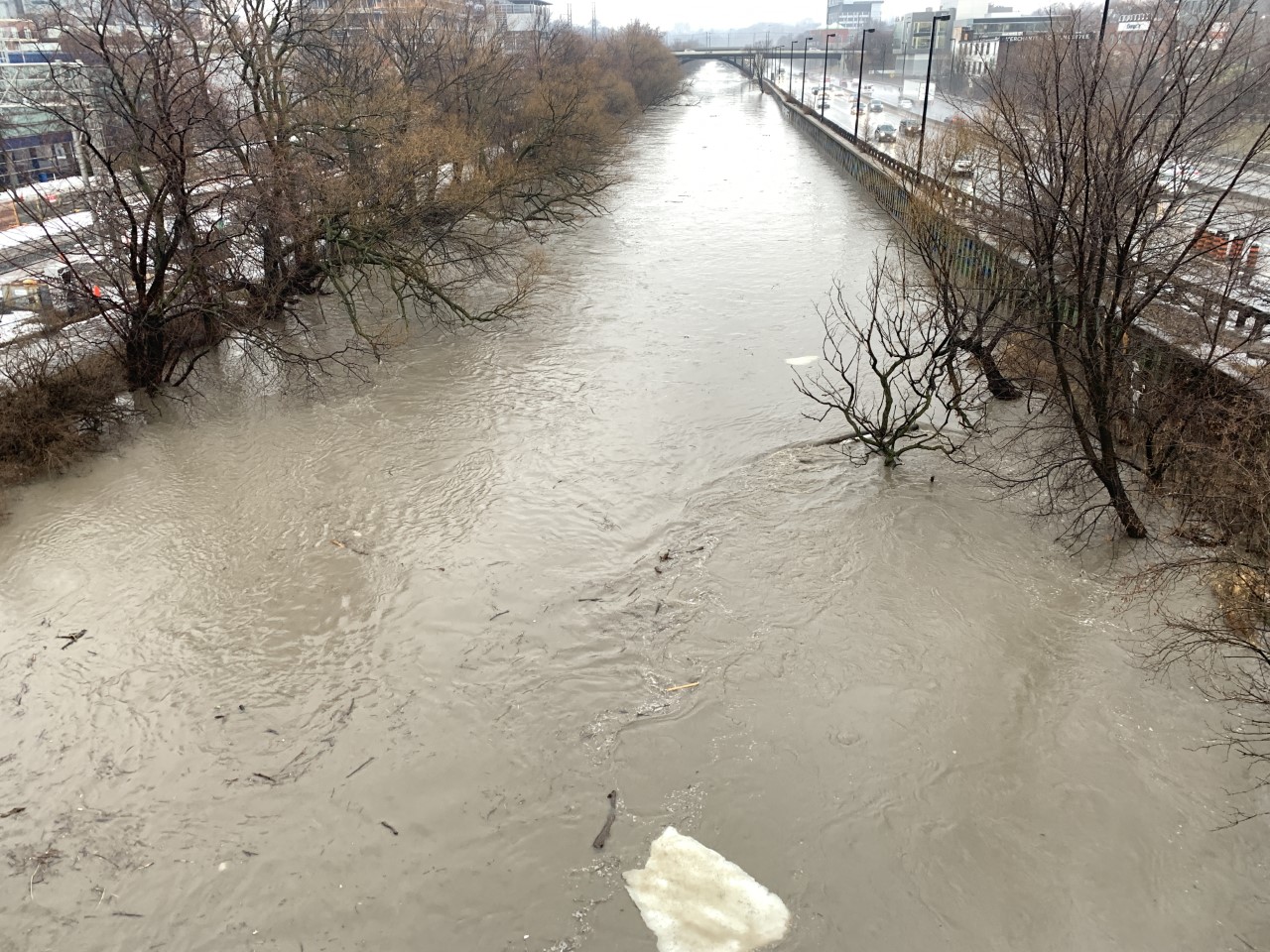 GTA under flood, snowfall warning as rain transitions to heavy snow