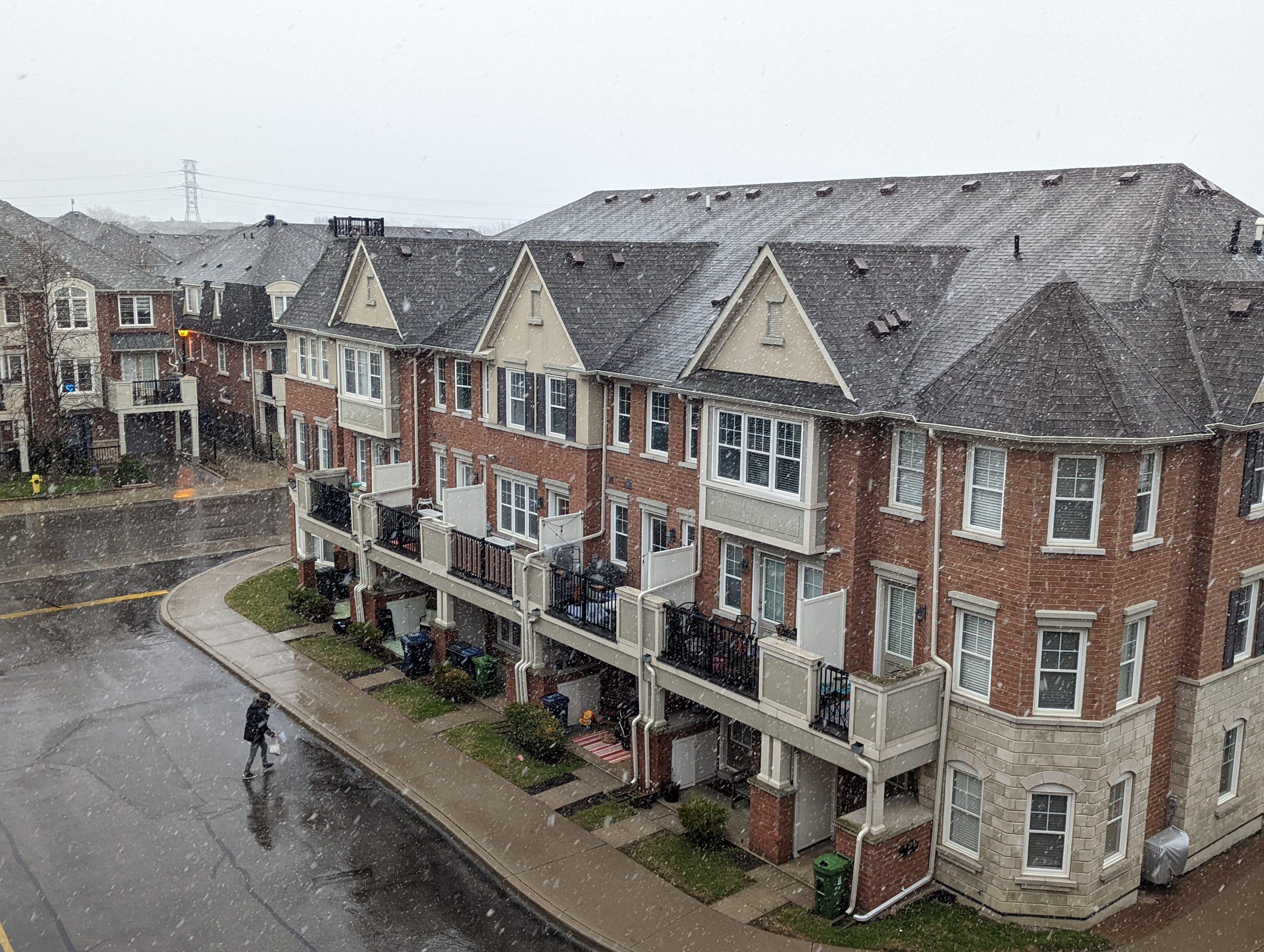 Snow in April? Winter weather to impact southern Ontario into Tuesday