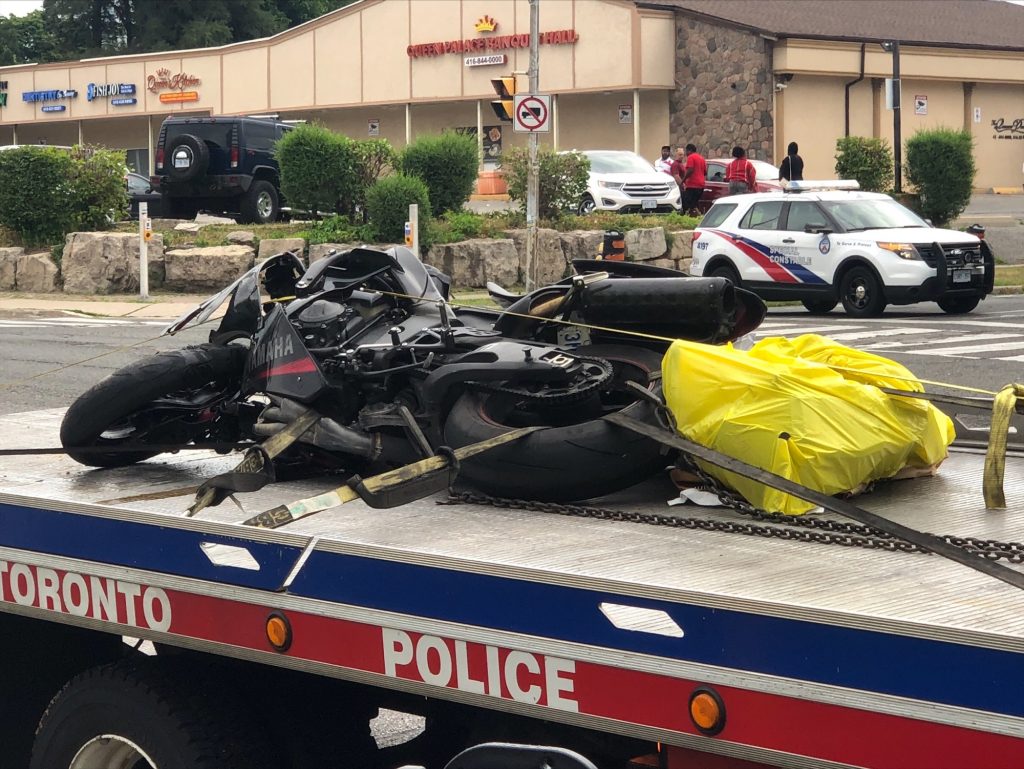 Motorcycle driver dies after crashing into pole in Scarborough