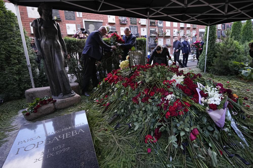 Mikhail Gorbachev Buried In Moscow In Funeral Snubbed By Putin 