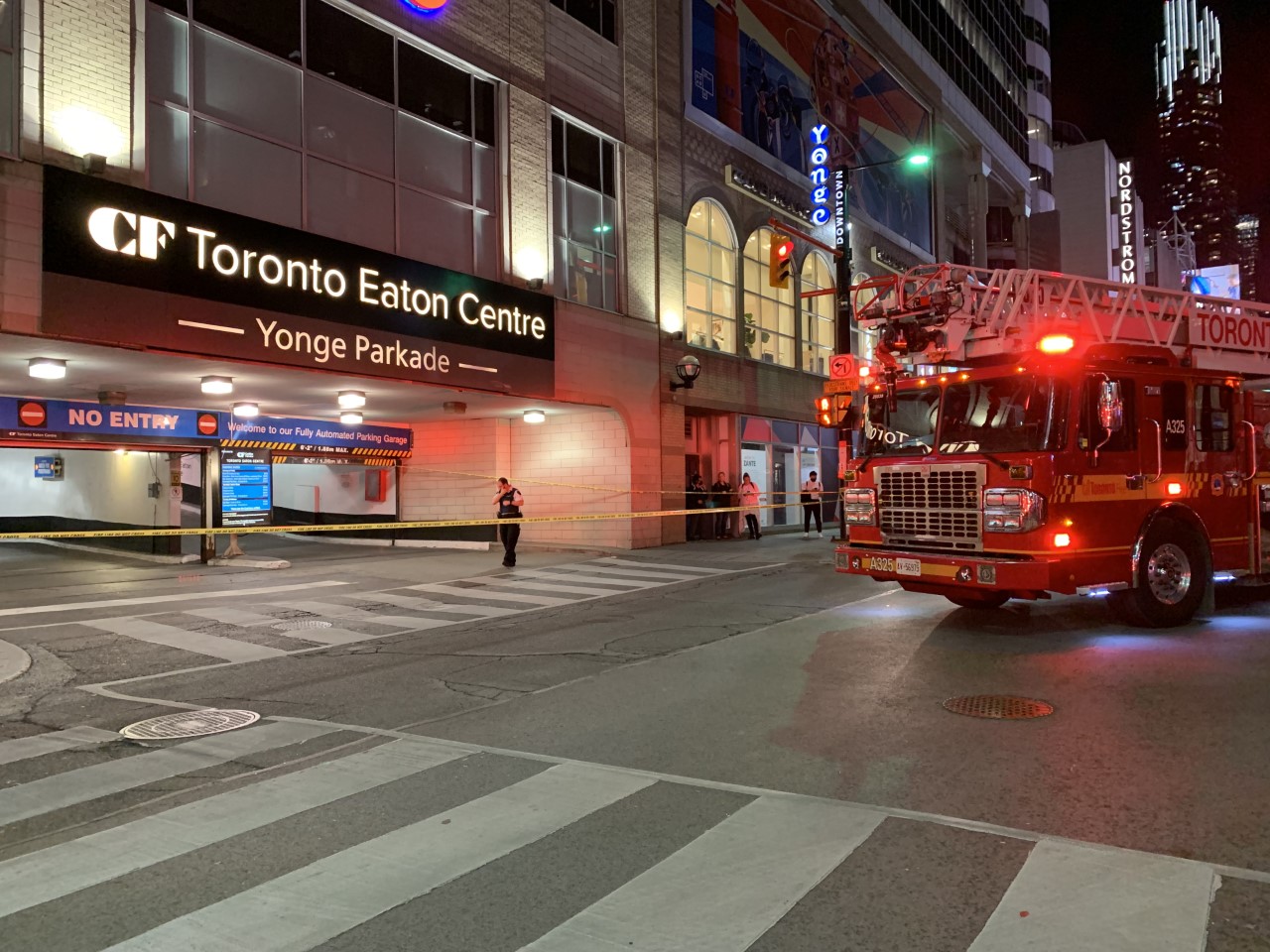 Fire in Eaton Centre parking garage closes stretch of Queen Street