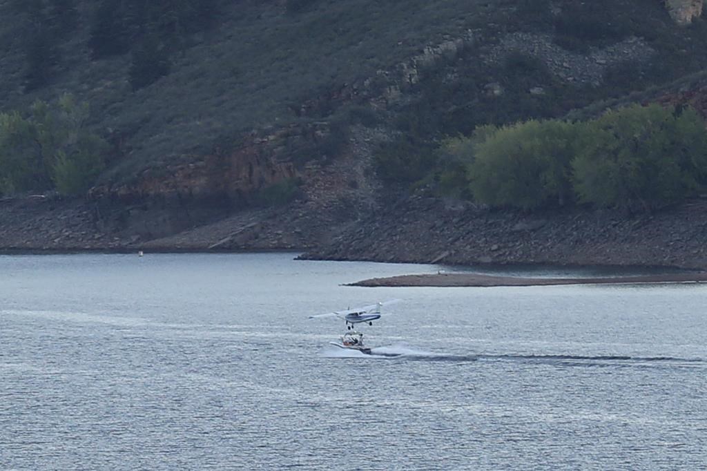 Small plane buzzes boaters in Colorado before crashing