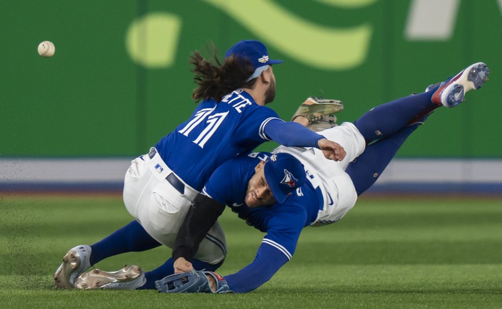Blue Jays blow 8-1 lead, eliminated from MLB playoffs after Mariners comeback