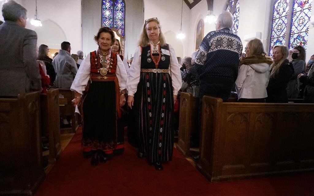 Queen lauds Minnesota church's century of Norwegian worship