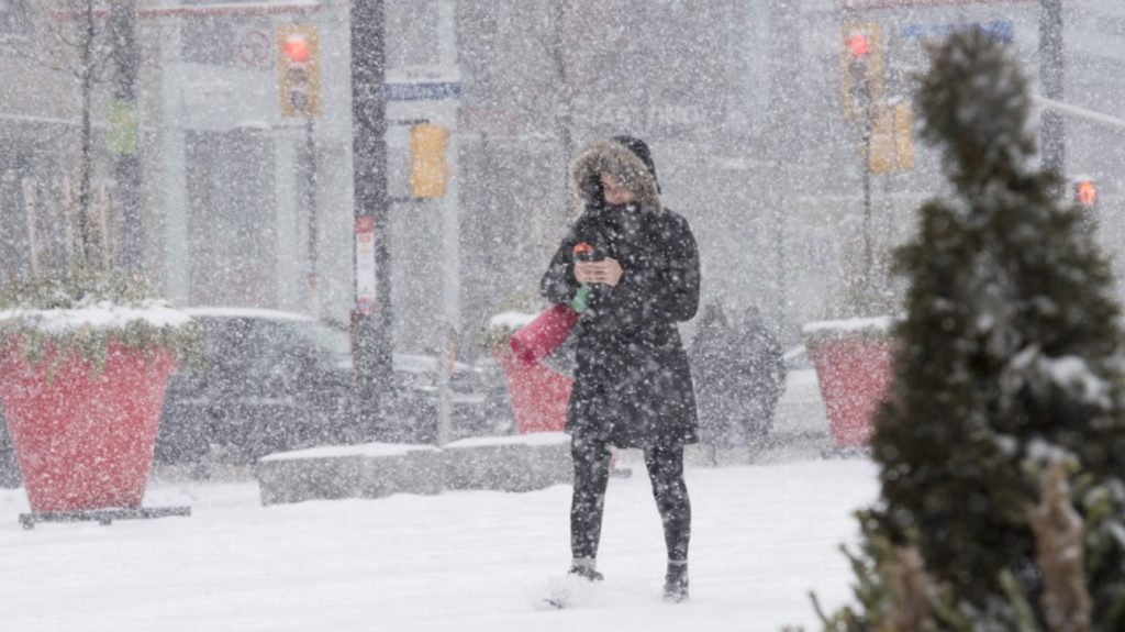 Toronto preparing for up to 10 cm of snow, strong winds. Here's when to expect it