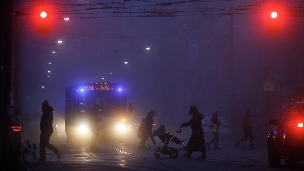 多伦多进入温暖多雨阶段，发布了雾霾预警