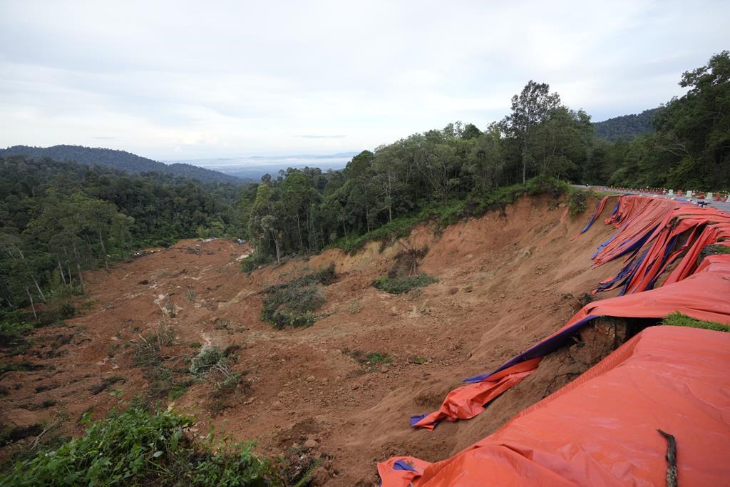 Landslide At Malaysia Campground Kills 21, Leaves 12 Missing