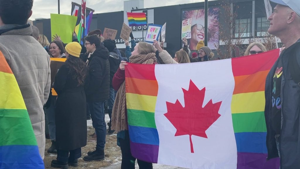 Anti-drag group rallies outside all ages Calgary show