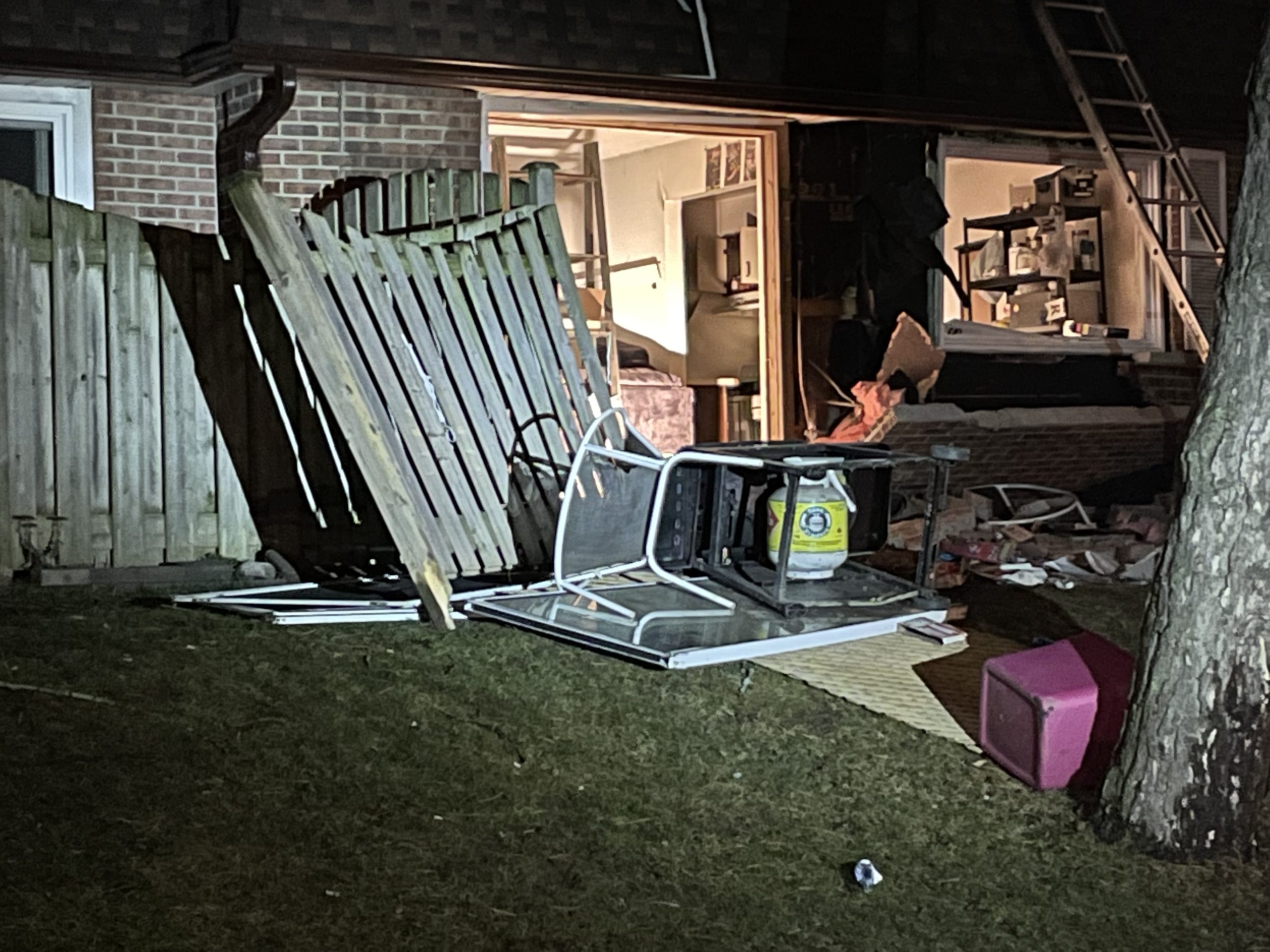 Kitchener house explosion sends 4 to hospital including 2 children