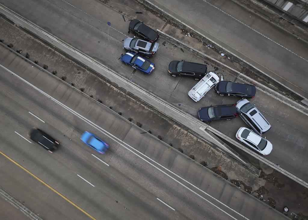 Flights canceled at least 2 dead as ice storm freezes US