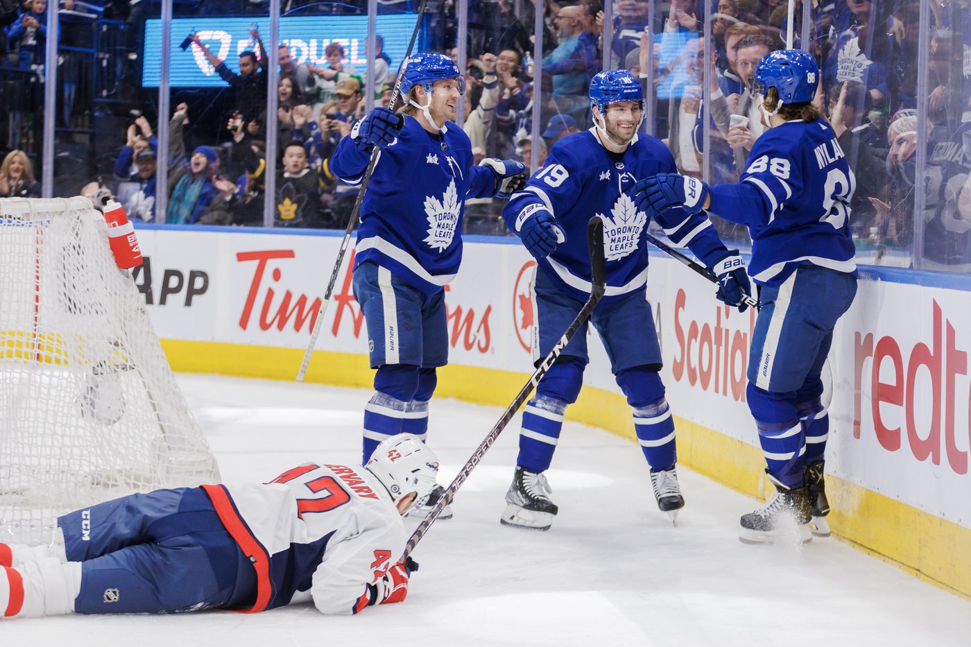 Maple Leafs celebrate Tavares' 1000th game with win over Capitals