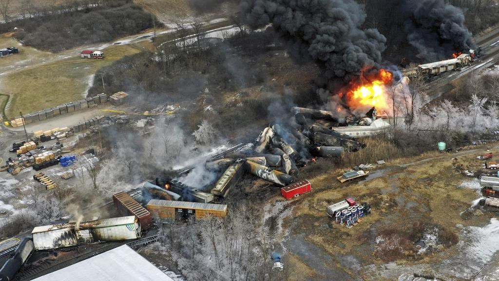 Air near Ohio derailment safe for residents to return home