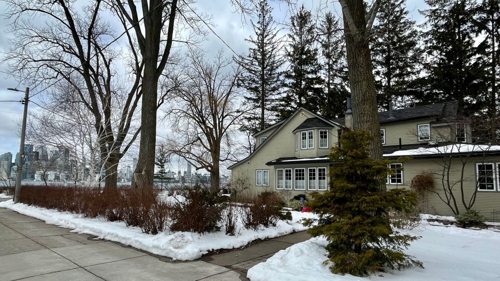 What life is like and how to buy a home on the Toronto Islands