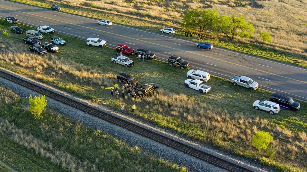 Texas police Migrants found suffocating in train 2 dead