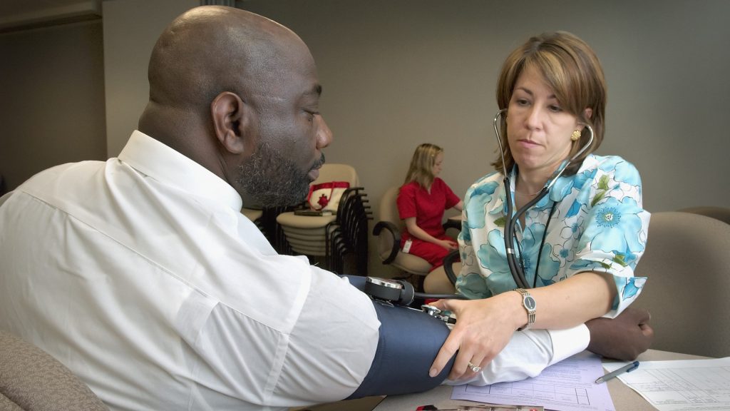 A doctor takes a patient's bloodpressure