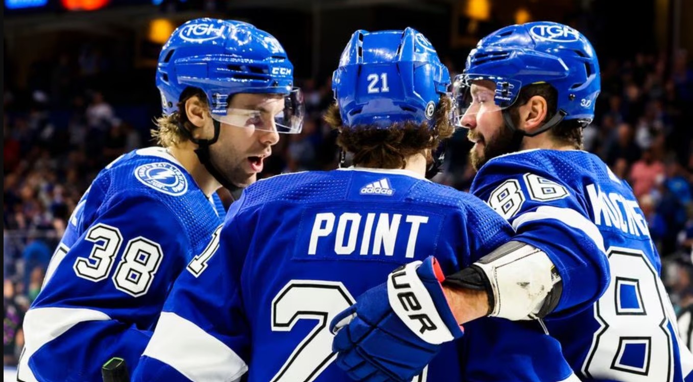 Kucherov finishes with 4 points, Lightning beat Leafs 7-3