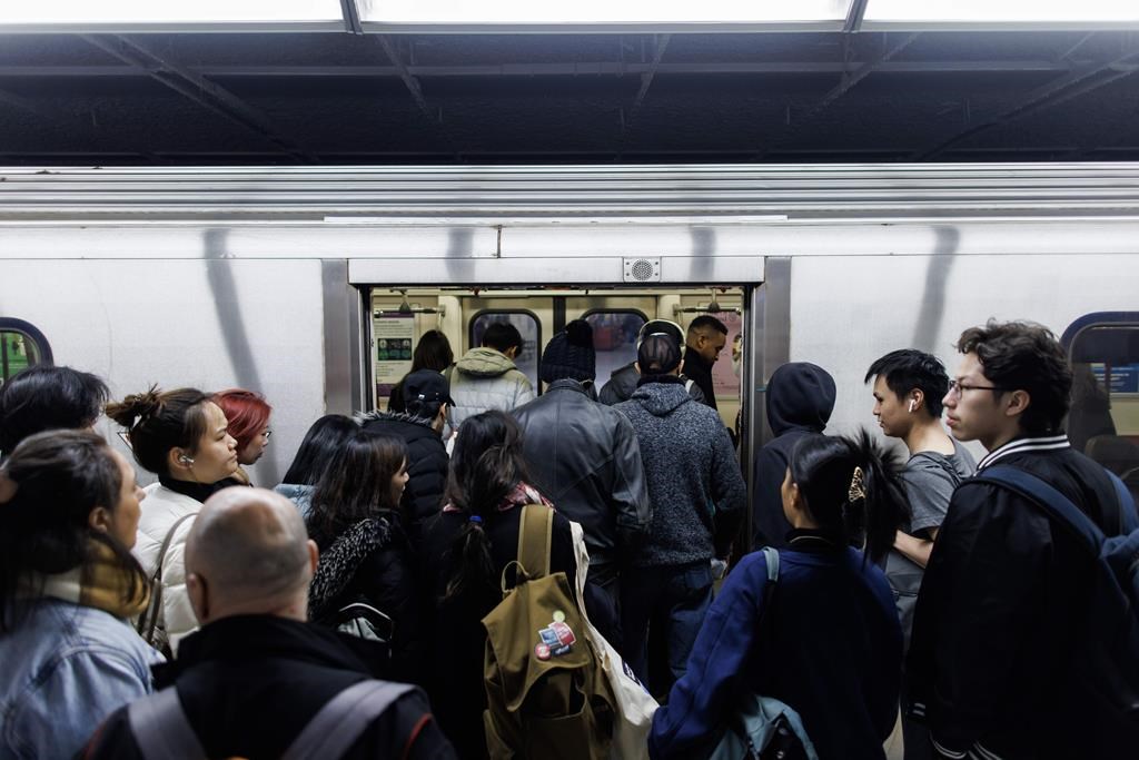 Experts urge CRTC to take action forcing companies to provide cell service on TTC