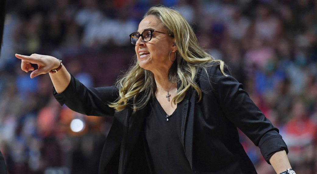 Informe: Becky Hammon entre los candidatos que se espera que sean entrevistados para el puesto de entrenador de los Raptors