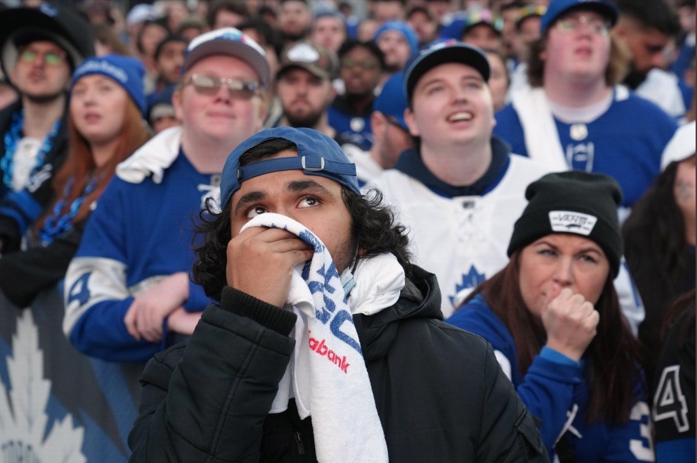 Business booming for Toronto bars as Maple Leafs advance