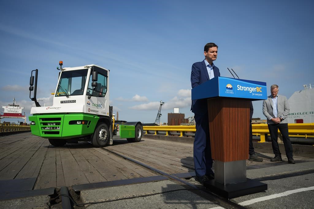 Mechanical podium, playfully dubbed 'explodium,' aims to even B.C.'s political field