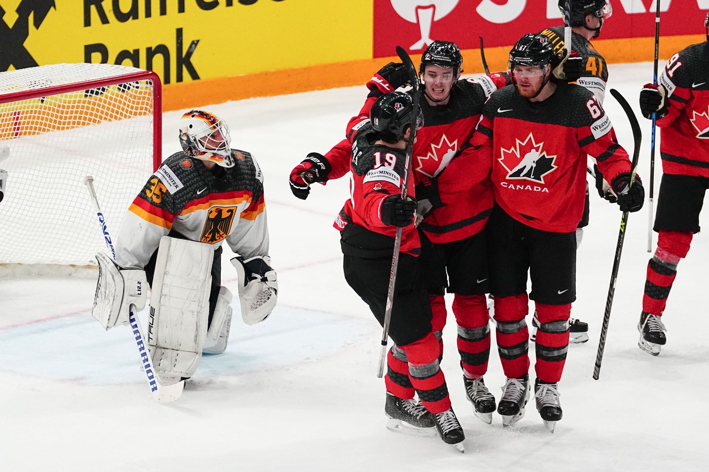 Canada wins gold at men's world hockey championship