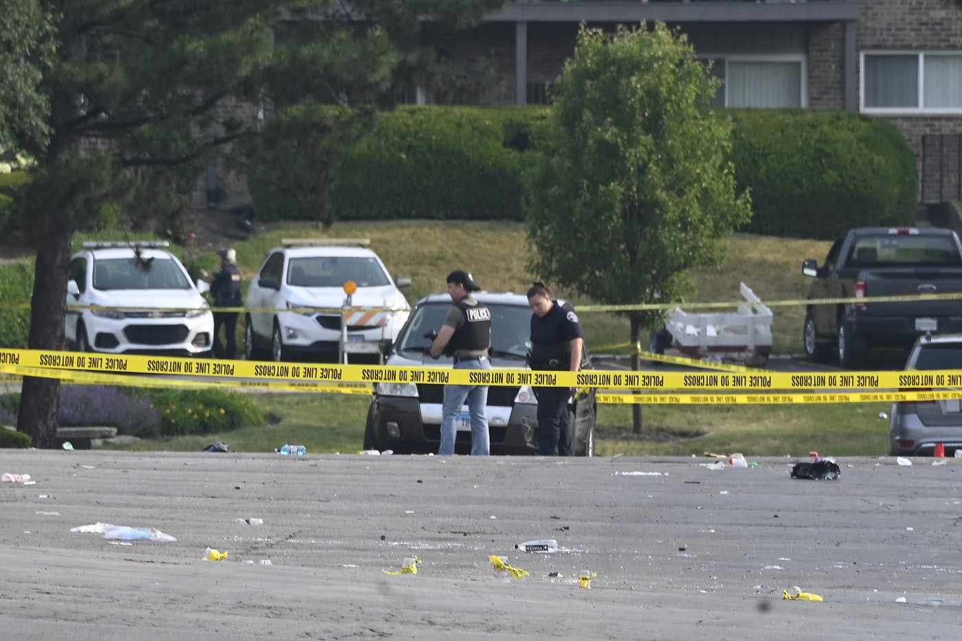 Parking lot party shooting leaves 1 dead, 22 people hurt in suburban