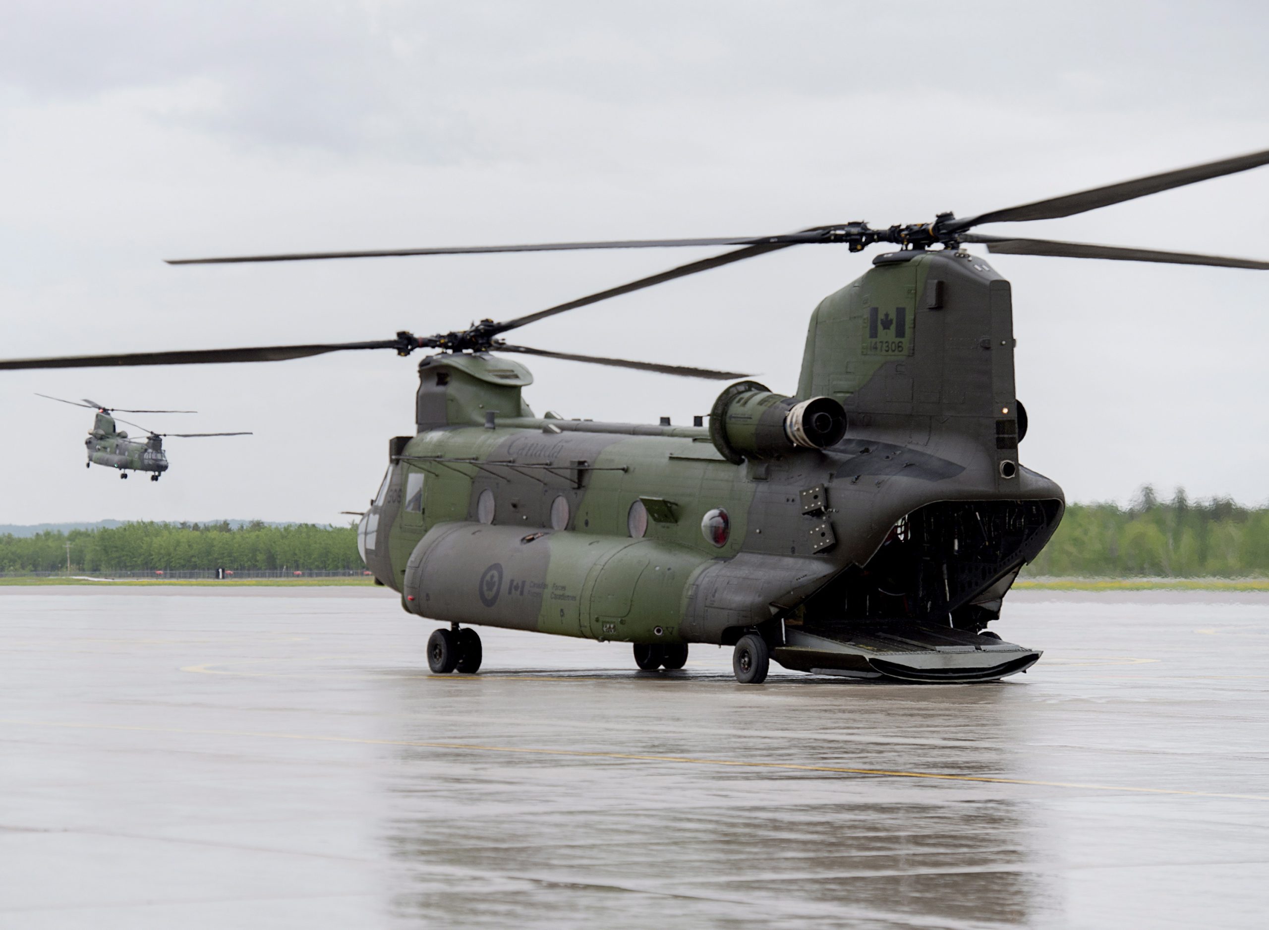 2 missing after Canadian air force helicopter crashes in Ottawa